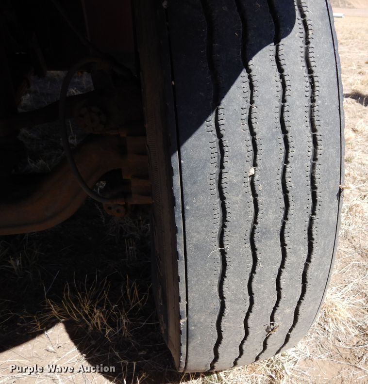 image for item DR1147 1990 International 4700  Crew Cab chipper truck