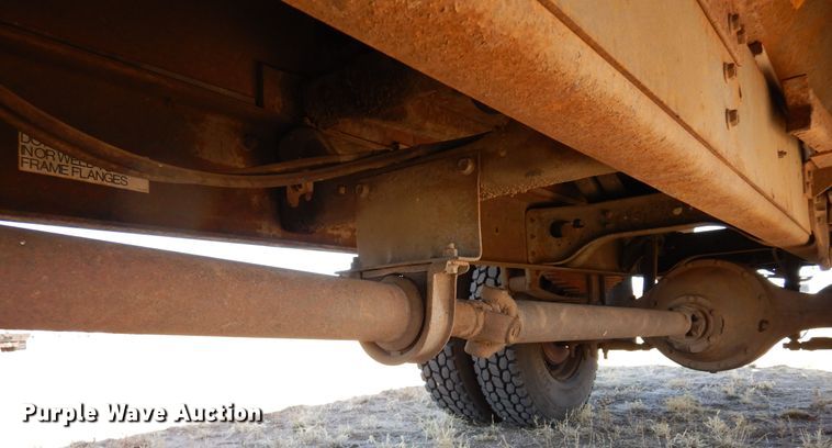 image for item DR1147 1990 International 4700  Crew Cab chipper truck