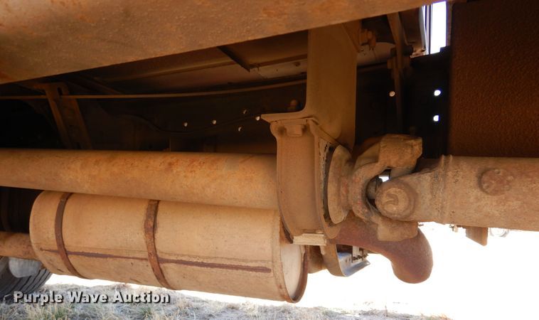 image for item DR1147 1990 International 4700  Crew Cab chipper truck