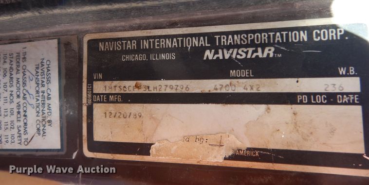 image for item DR1147 1990 International 4700  Crew Cab chipper truck