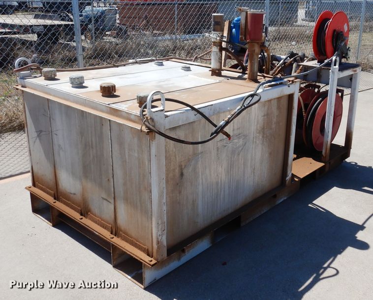 image for item EY9810 Oil / lube skid unit