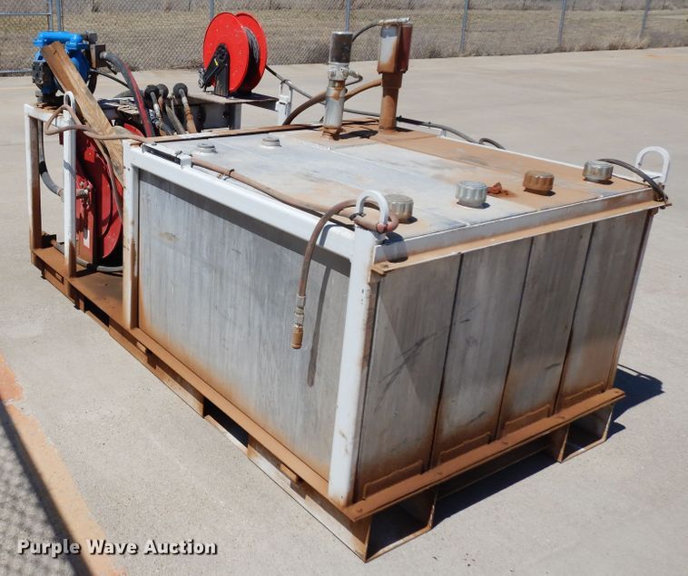 image for item EY9810 Oil / lube skid unit