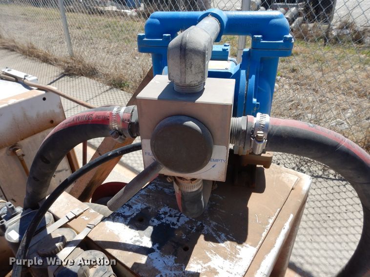 image for item EY9810 Oil / lube skid unit