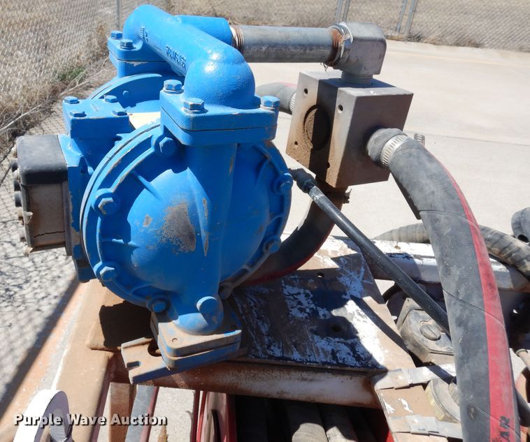 image for item EY9810 Oil / lube skid unit