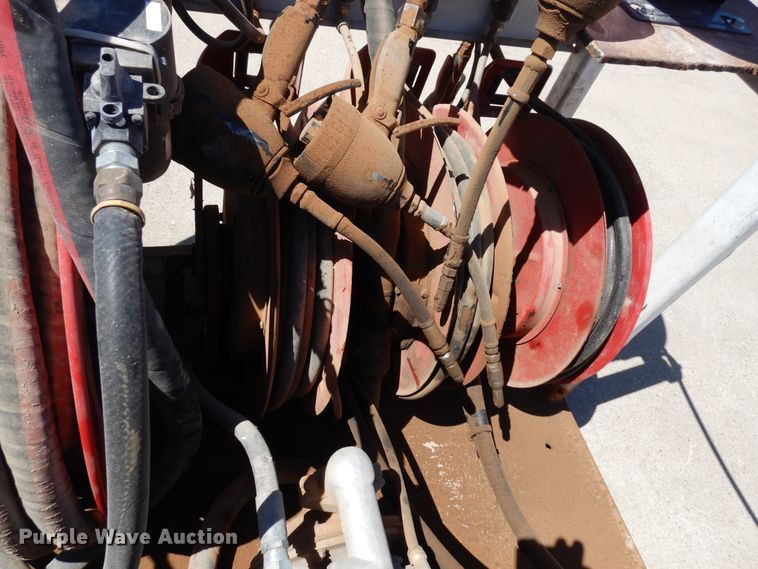 image for item EY9810 Oil / lube skid unit