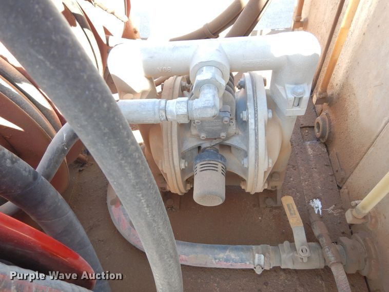 image for item EY9810 Oil / lube skid unit