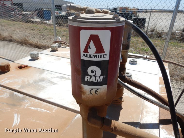 image for item EY9810 Oil / lube skid unit