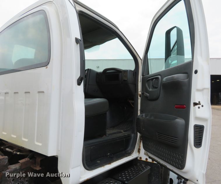 image for item FB9788 2006 GMC C6500  dump truck