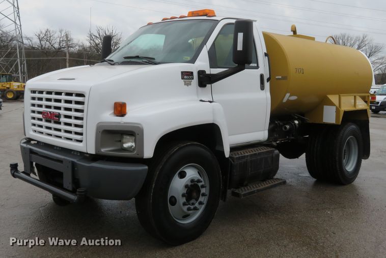 image for item FB9789 2006 GMC C6500  water truck