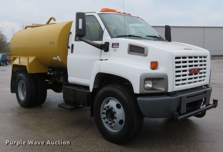 image for item FB9789 2006 GMC C6500  water truck