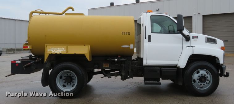 image for item FB9789 2006 GMC C6500  water truck