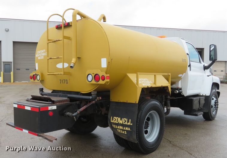 image for item FB9789 2006 GMC C6500  water truck