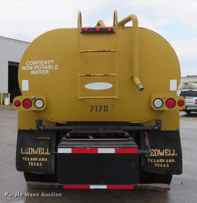 image for item FB9789 2006 GMC C6500  water truck