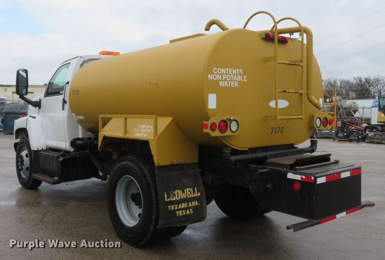 image for item FB9789 2006 GMC C6500  water truck