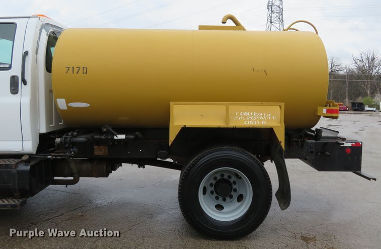 image for item FB9789 2006 GMC C6500  water truck