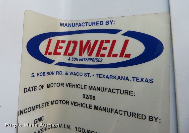 image for item FB9789 2006 GMC C6500  water truck