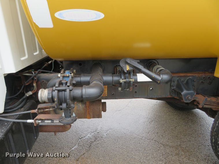 image for item FB9789 2006 GMC C6500  water truck