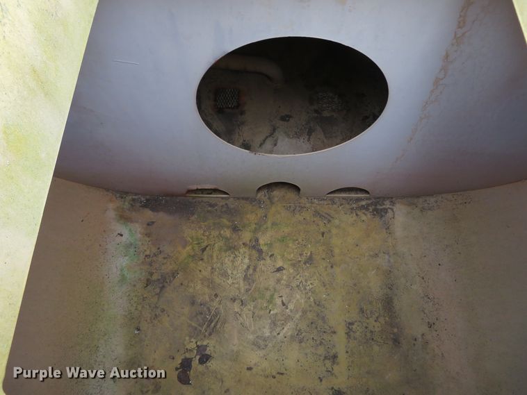 image for item FB9789 2006 GMC C6500  water truck