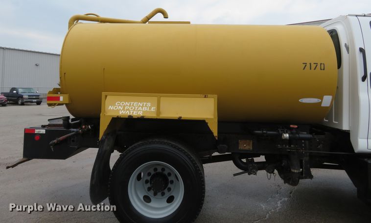 image for item FB9789 2006 GMC C6500  water truck