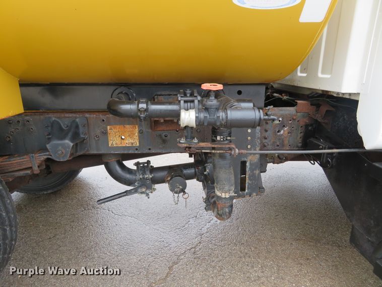 image for item FB9789 2006 GMC C6500  water truck