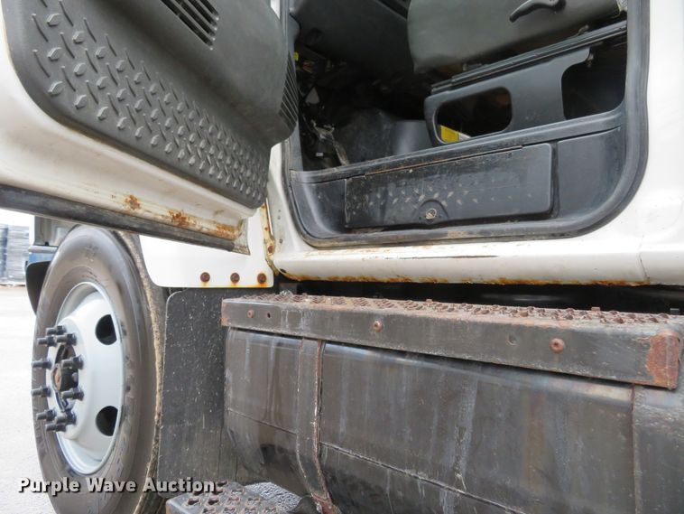 image for item FB9789 2006 GMC C6500  water truck