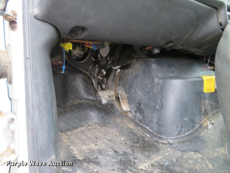 image for item FB9789 2006 GMC C6500  water truck