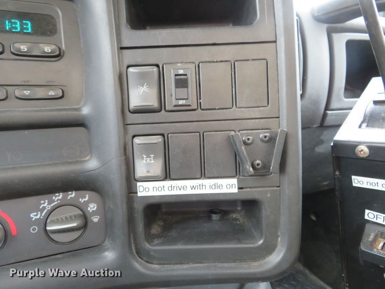 image for item FB9789 2006 GMC C6500  water truck