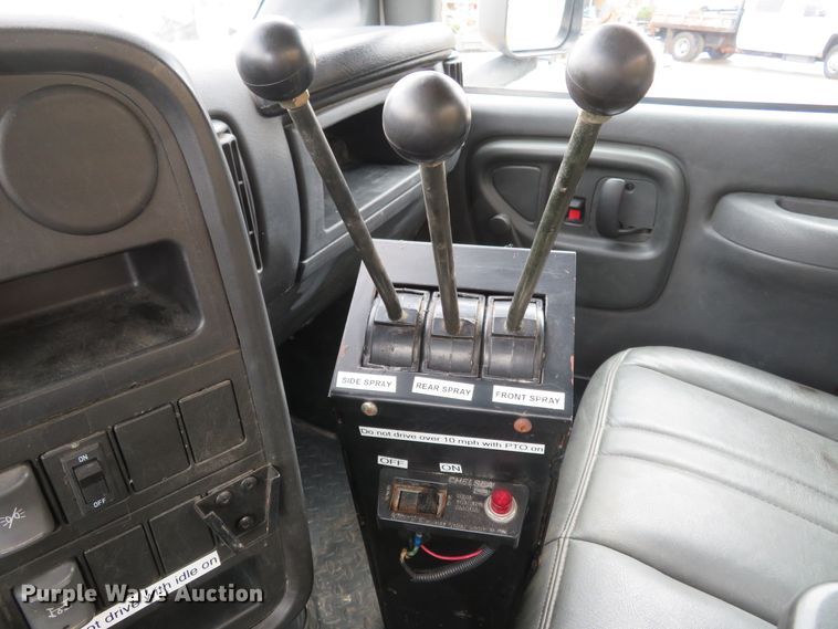 image for item FB9789 2006 GMC C6500  water truck