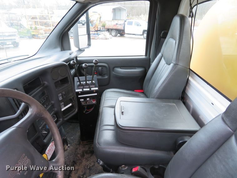 image for item FB9789 2006 GMC C6500  water truck