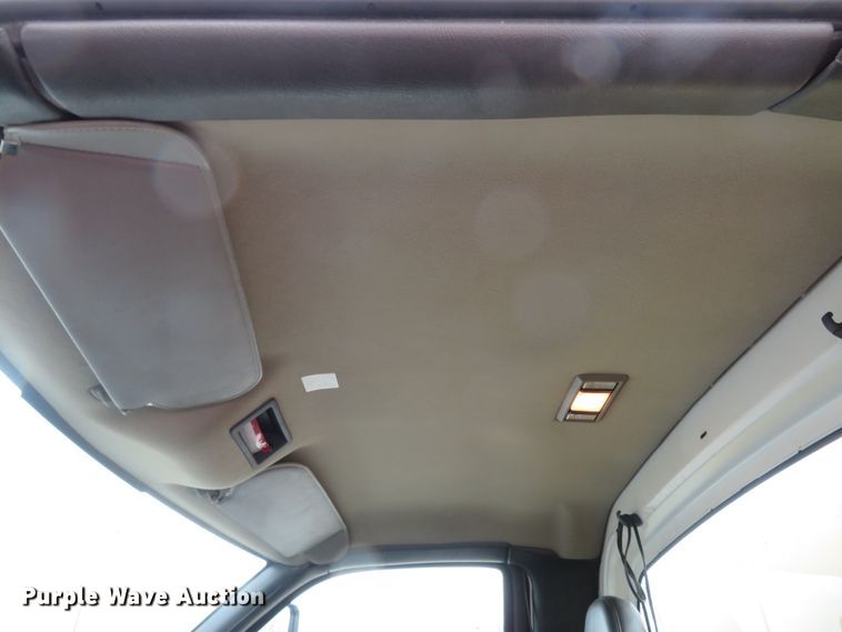 image for item FB9789 2006 GMC C6500  water truck