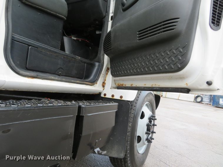 image for item FB9789 2006 GMC C6500  water truck