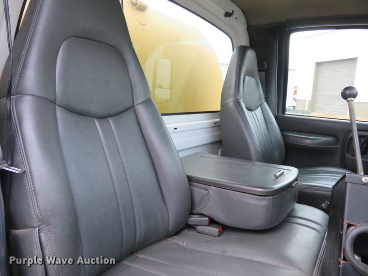 image for item FB9789 2006 GMC C6500  water truck