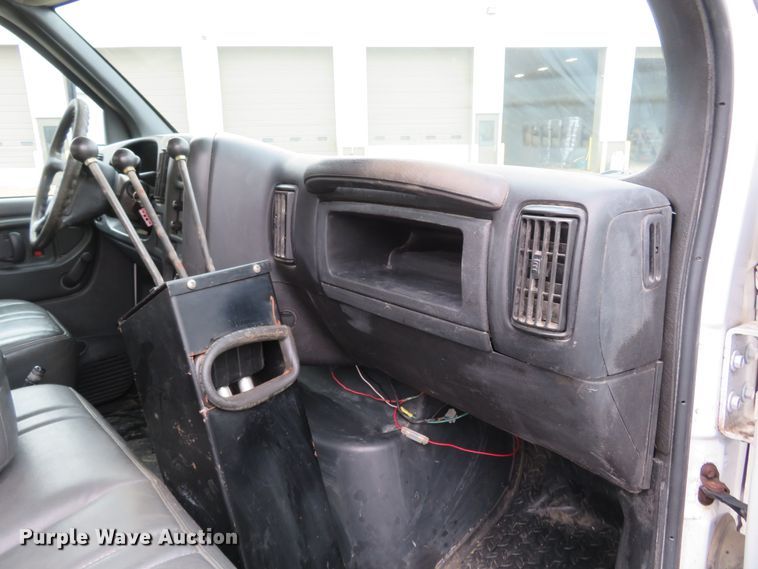 image for item FB9789 2006 GMC C6500  water truck