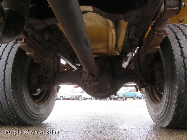 image for item FB9789 2006 GMC C6500  water truck