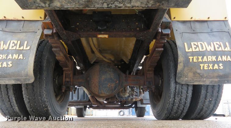 image for item FB9789 2006 GMC C6500  water truck