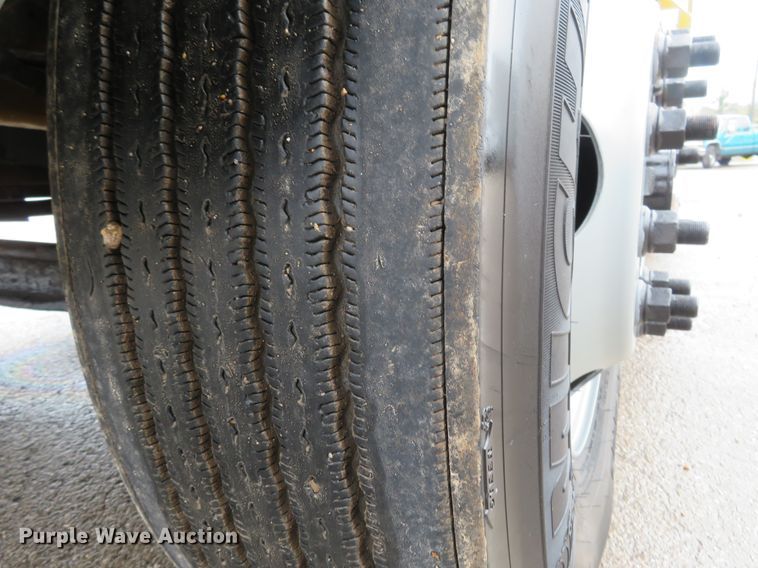 image for item FB9789 2006 GMC C6500  water truck