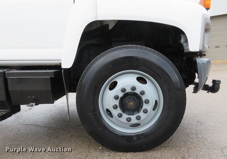 image for item FB9789 2006 GMC C6500  water truck