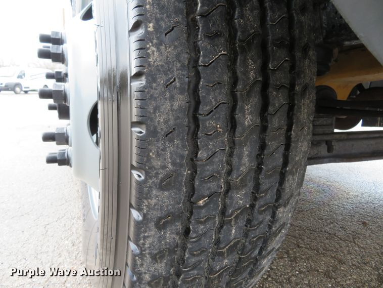 image for item FB9789 2006 GMC C6500  water truck