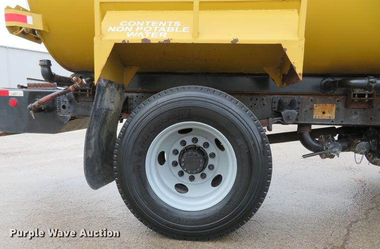 image for item FB9789 2006 GMC C6500  water truck