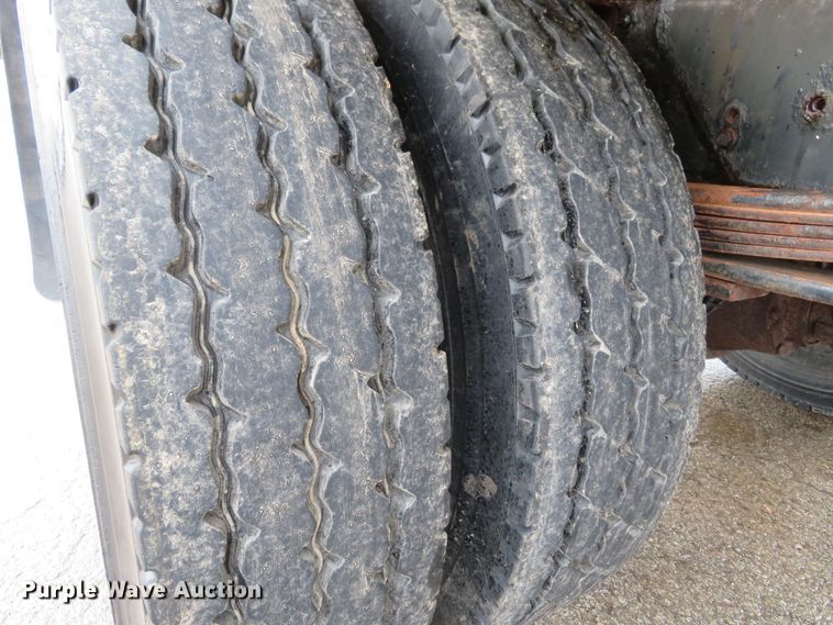 image for item FB9789 2006 GMC C6500  water truck