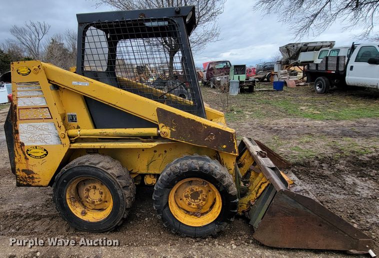 image for item HF9330 Mustang OMC 442  skid steer loader