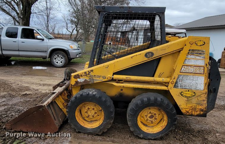 image for item HF9330 Mustang OMC 442  skid steer loader