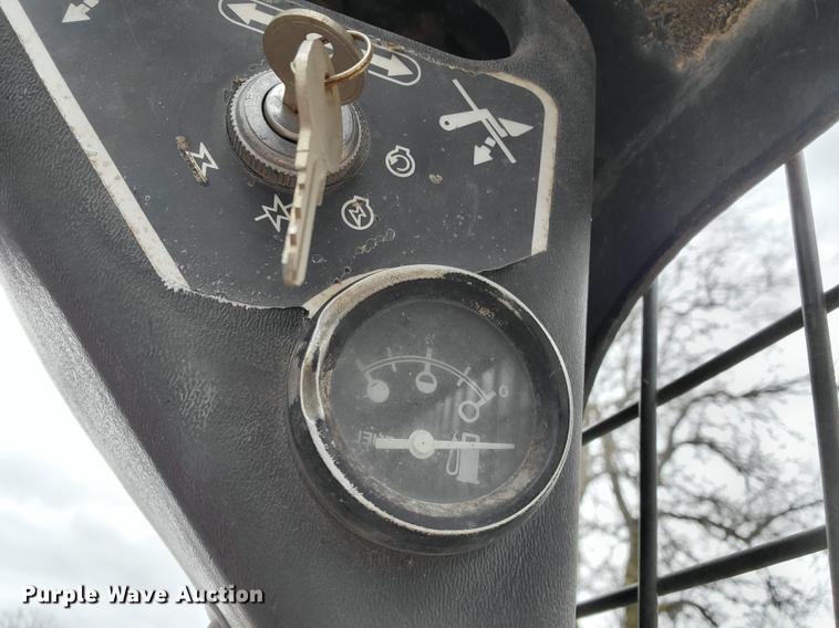 image for item HF9330 Mustang OMC 442  skid steer loader