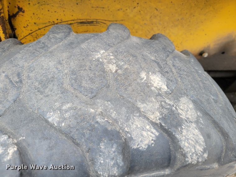 image for item HF9330 Mustang OMC 442  skid steer loader