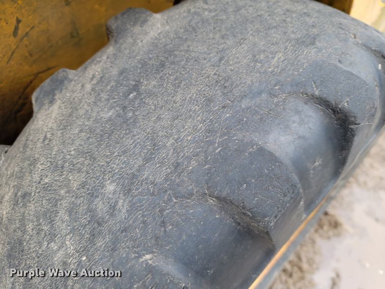 image for item HF9330 Mustang OMC 442  skid steer loader