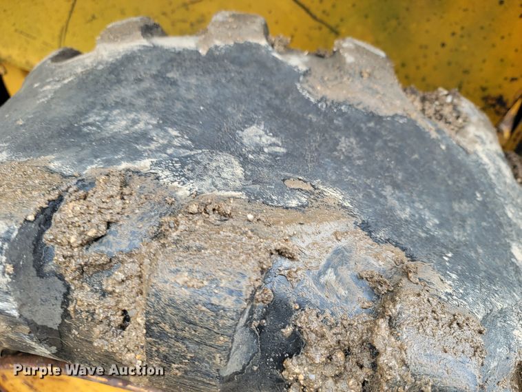 image for item HF9330 Mustang OMC 442  skid steer loader