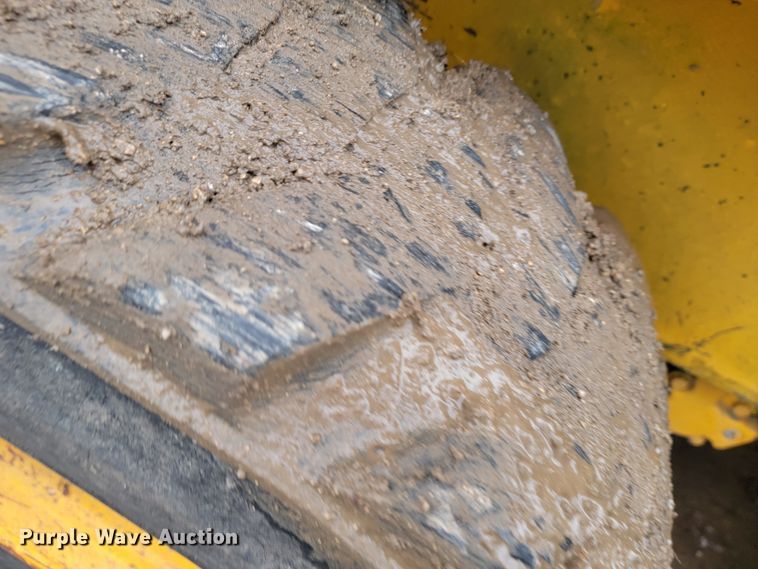 image for item HF9330 Mustang OMC 442  skid steer loader