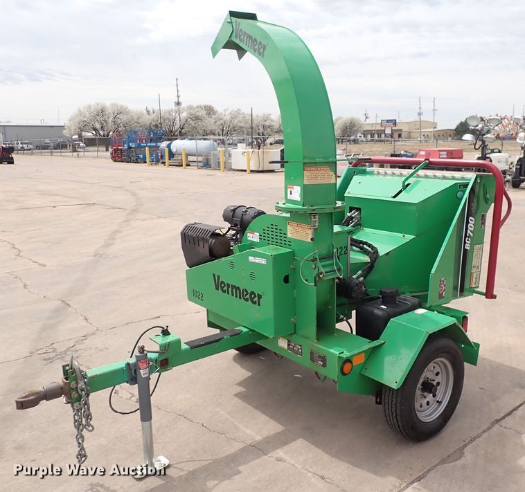 image for item HR9799 2016 Vermeer BC700XL  wood chipper