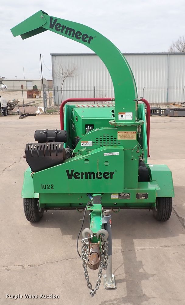 image for item HR9799 2016 Vermeer BC700XL  wood chipper