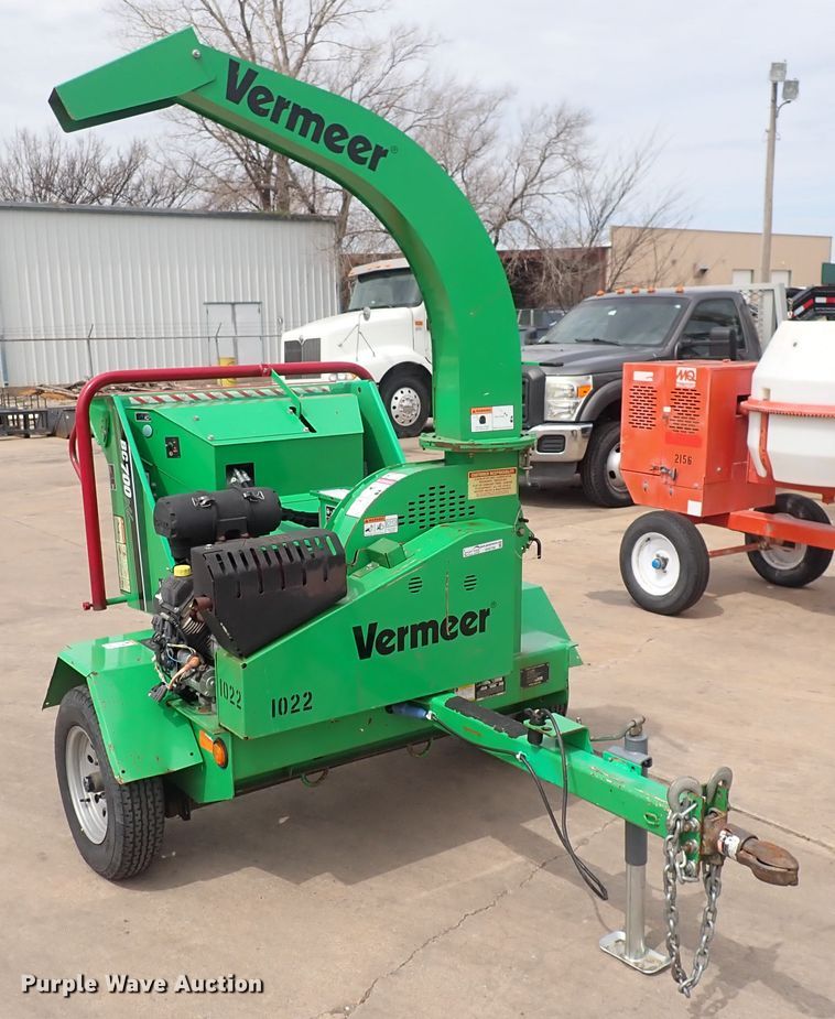 image for item HR9799 2016 Vermeer BC700XL  wood chipper